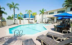 Hotel D'Lins Ontario Airport